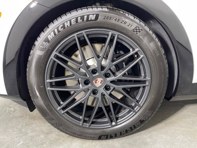 New 2026 Porsche Cayenne GTS image 14