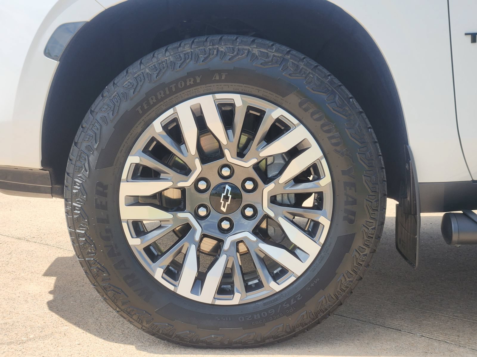 Used 2021 Chevrolet Tahoe Z71 w/ Z71 Off-Road Package AWD/4WD image 14