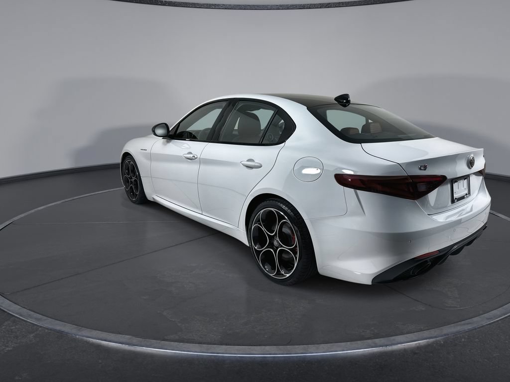 Used 2022 Alfa Romeo Giulia Veloce RWD image 6