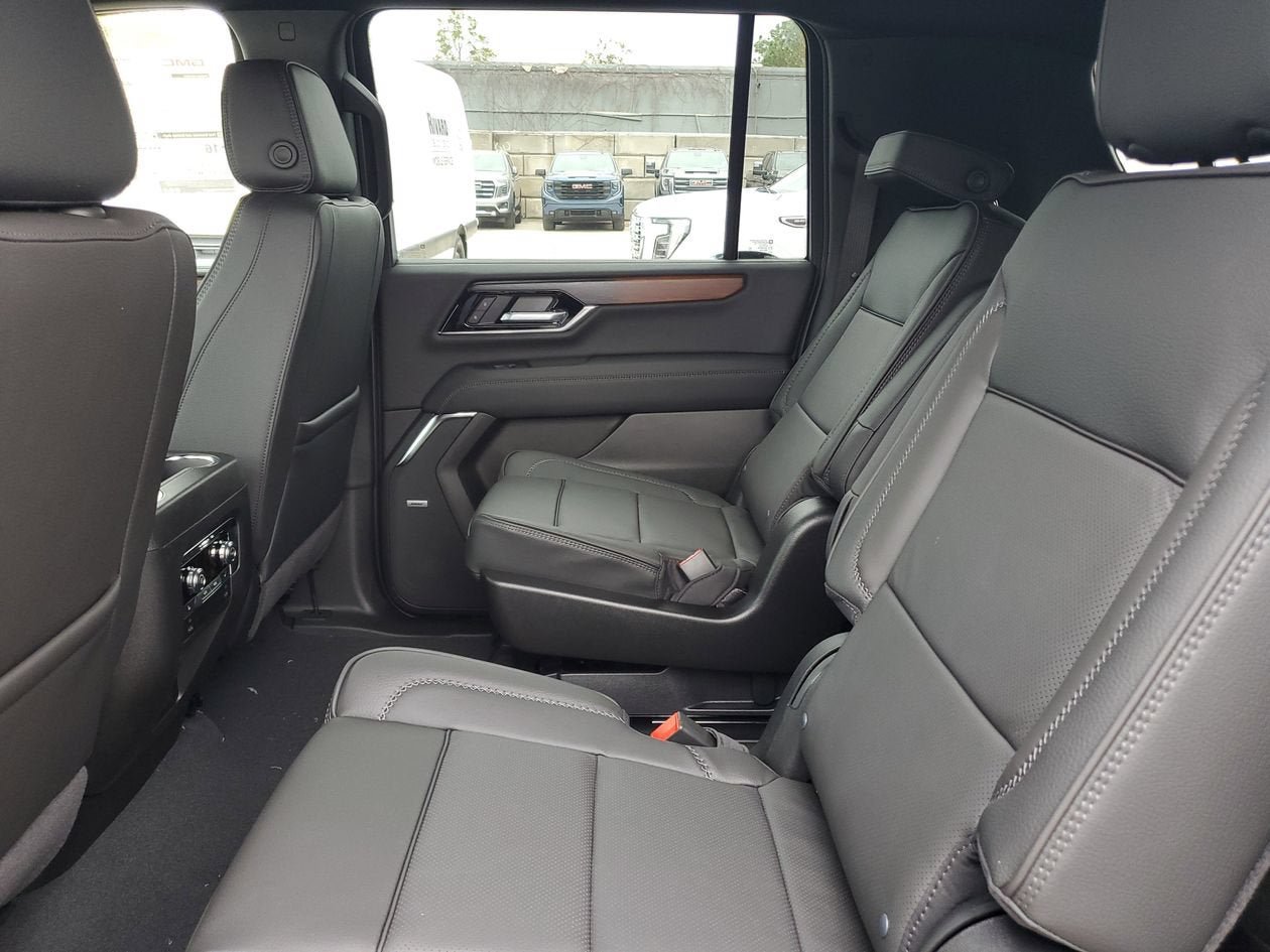 New 2026 GMC Yukon XL Denali w/ Sun & Power Step Package AWD/4WD image 11