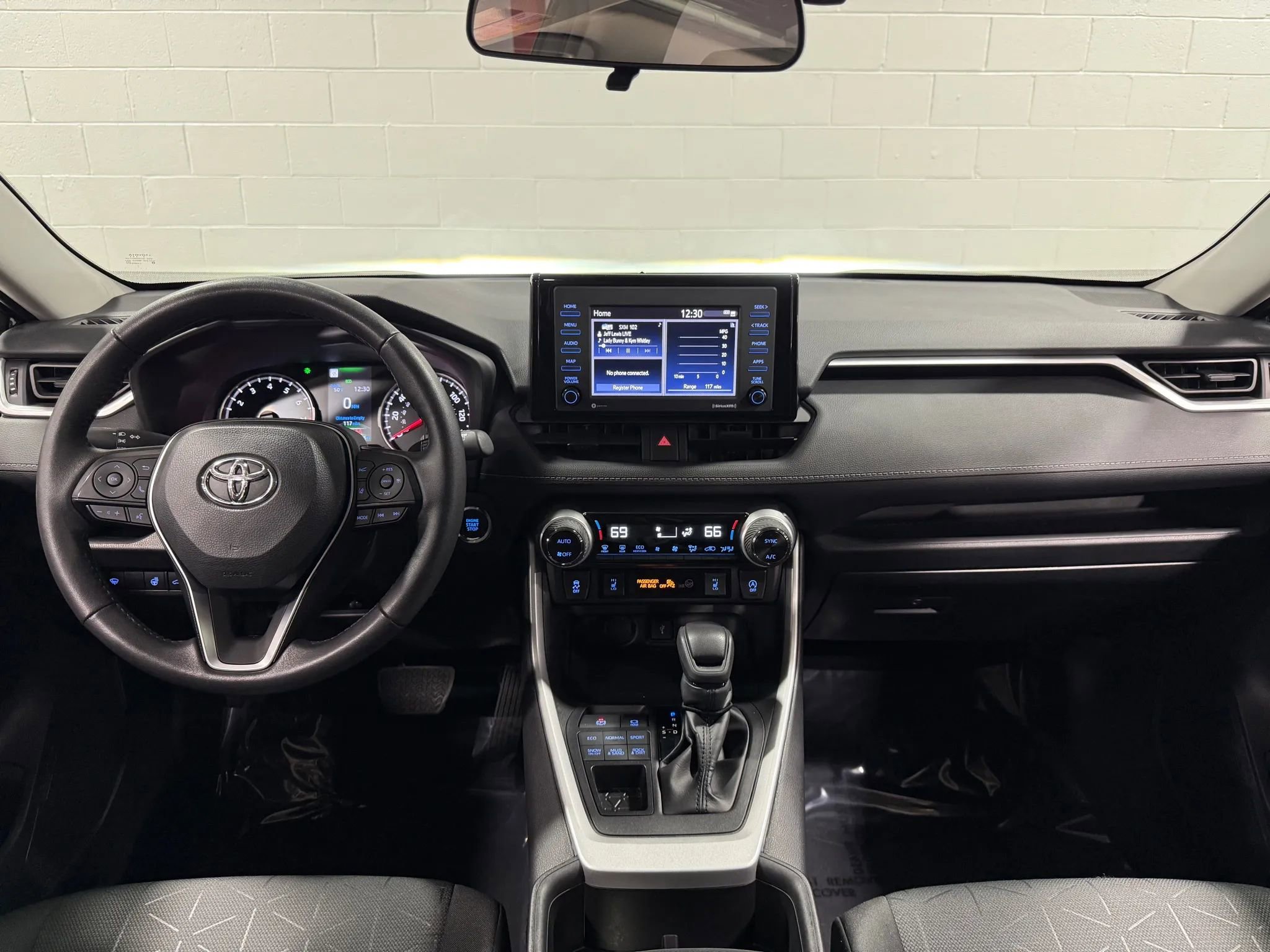 Used 2022 Toyota RAV4 XLE w/ Convenience Package image 22