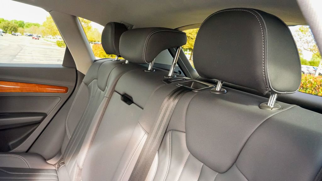 Used 2022 Audi Q5 e Premium w/ Convenience Package image 16