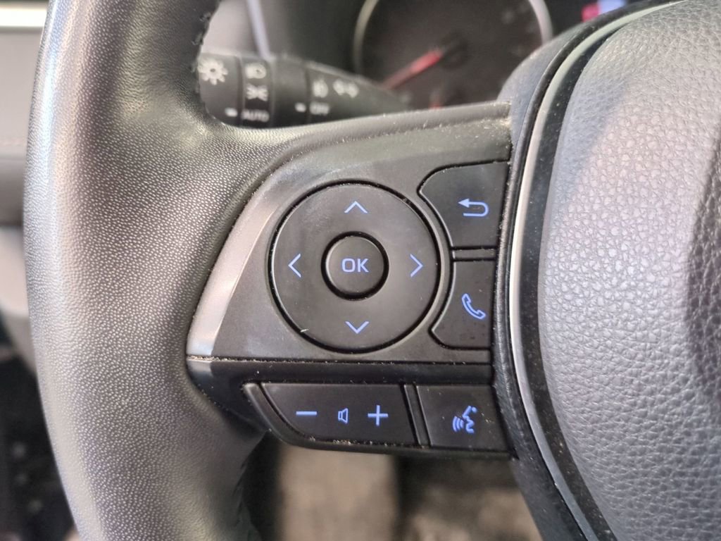 Used 2020 Toyota RAV4 XLE Premium image 18