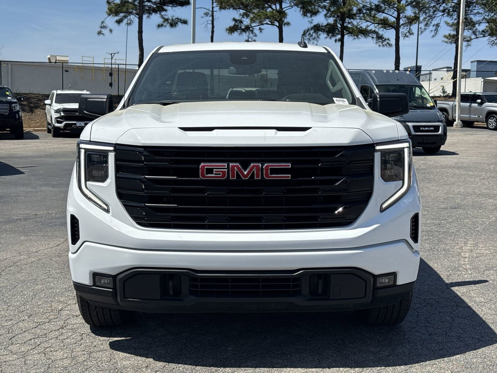 Used 2023 GMC Sierra 1500 Elevation AWD/4WD image 3