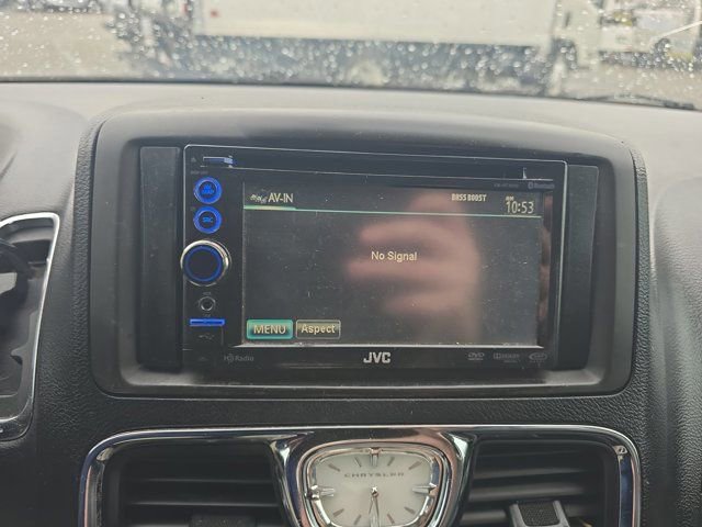 Used 2011 Chrysler Town & Country Touring FWD image 23