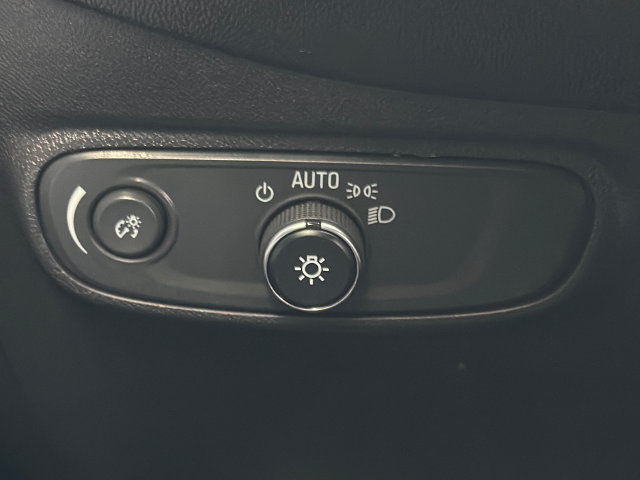Used 2022 Chevrolet Equinox RS w/ RS Leather Package FWD image 33