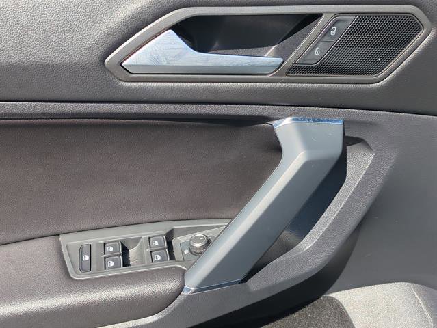 Used 2020 Volkswagen Tiguan SE image 50