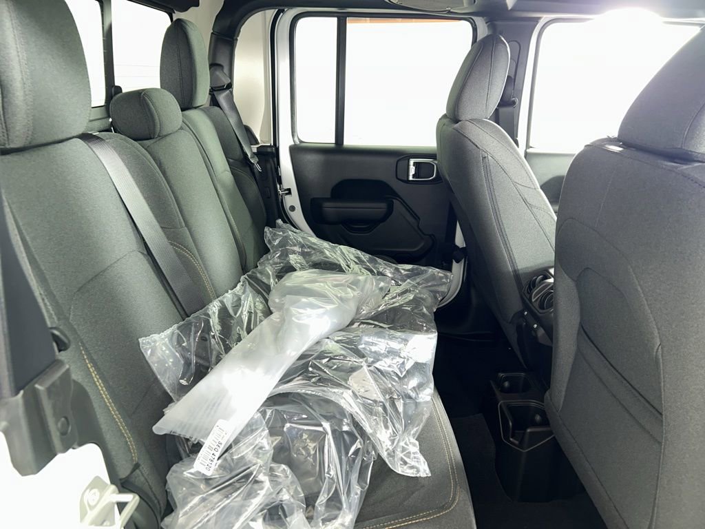 Used 2024 Jeep Gladiator Sport image 16
