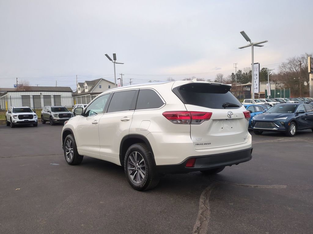 Used 2017 Toyota Highlander XLE image 7