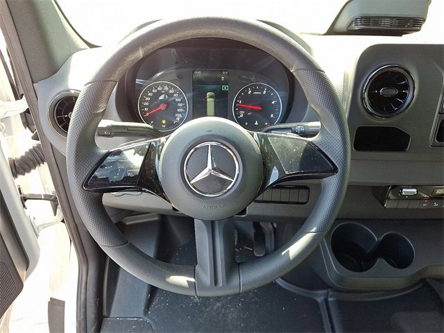 Used 2025 Mercedes-Benz Sprinter 2500 image 18