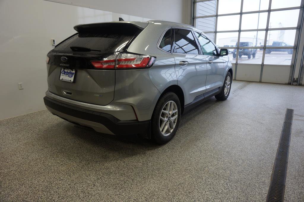 Used 2021 Ford Edge SEL w/ Convenience Package image 3