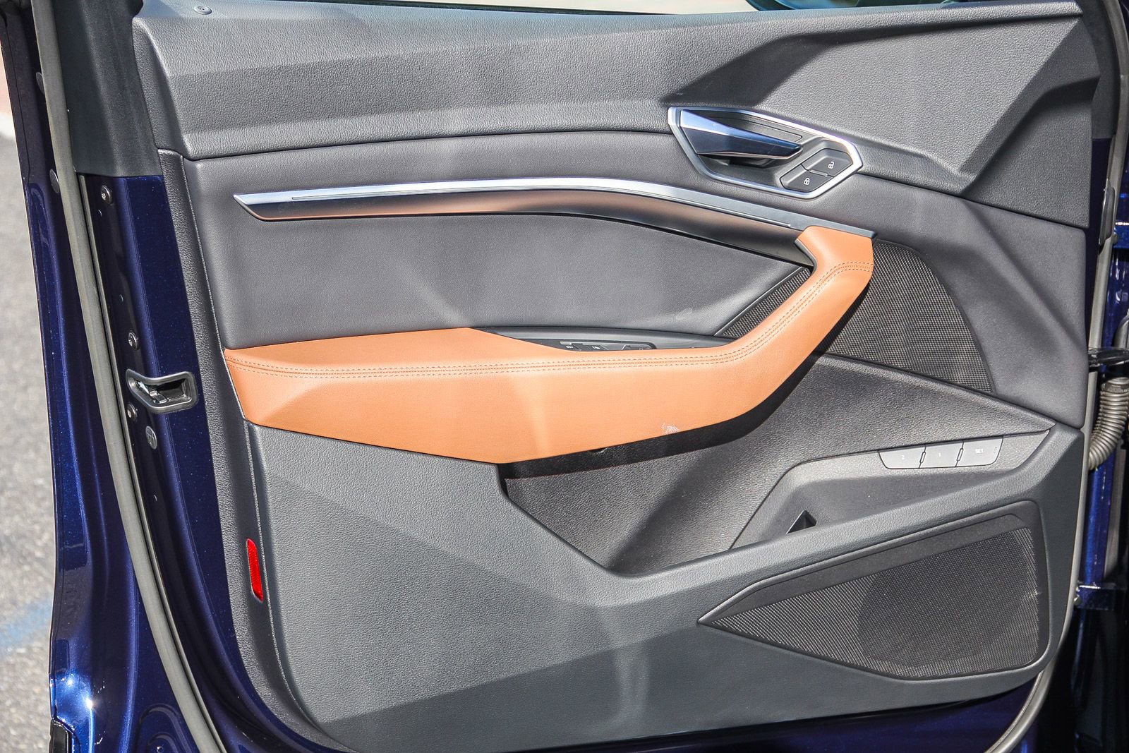 Certified 2022 Audi e-tron Premium w/ Convenience Plus Package image 20