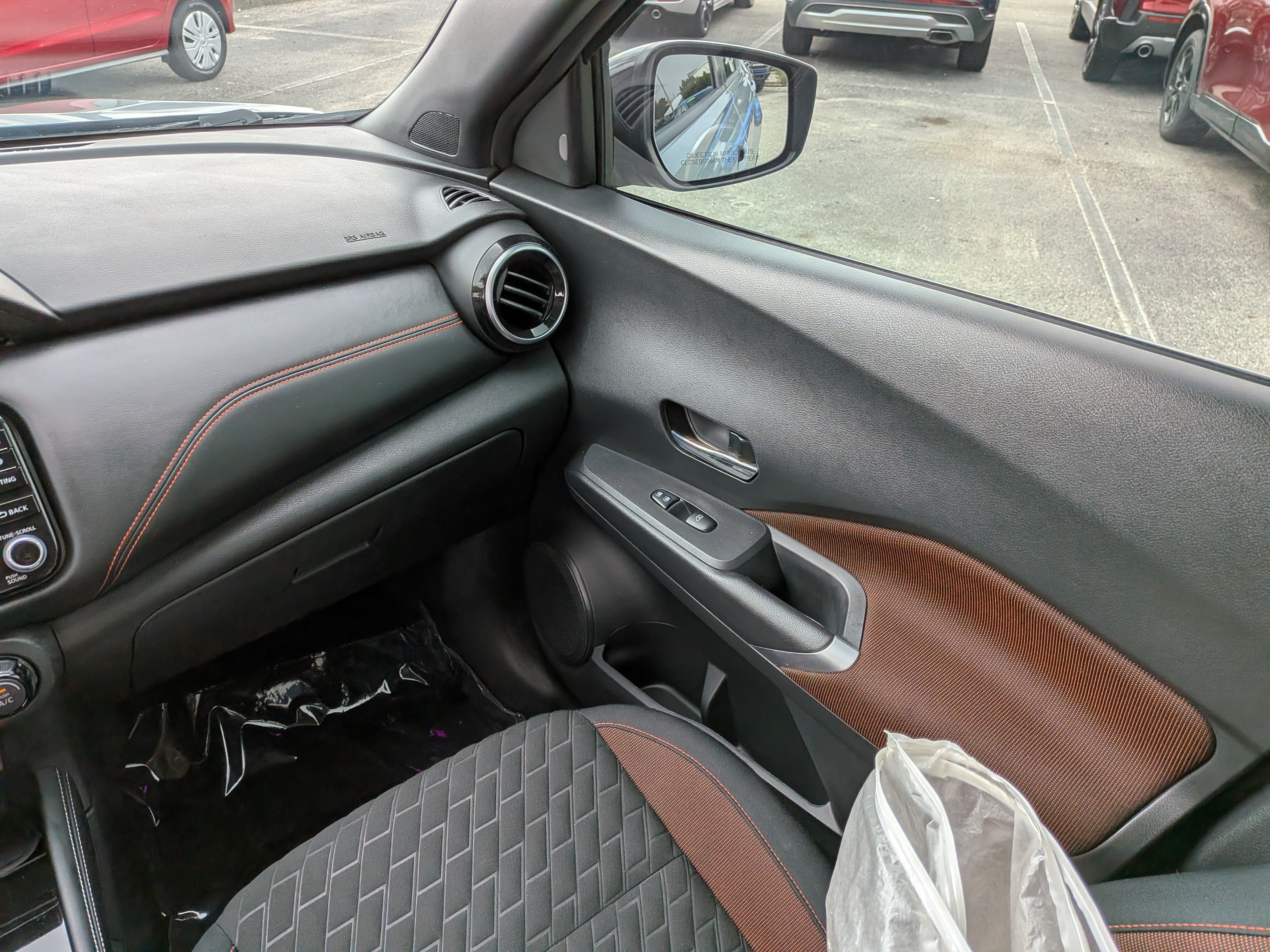 Used 2022 Nissan Kicks SR w/ Interior Electronics Package FWD image 18