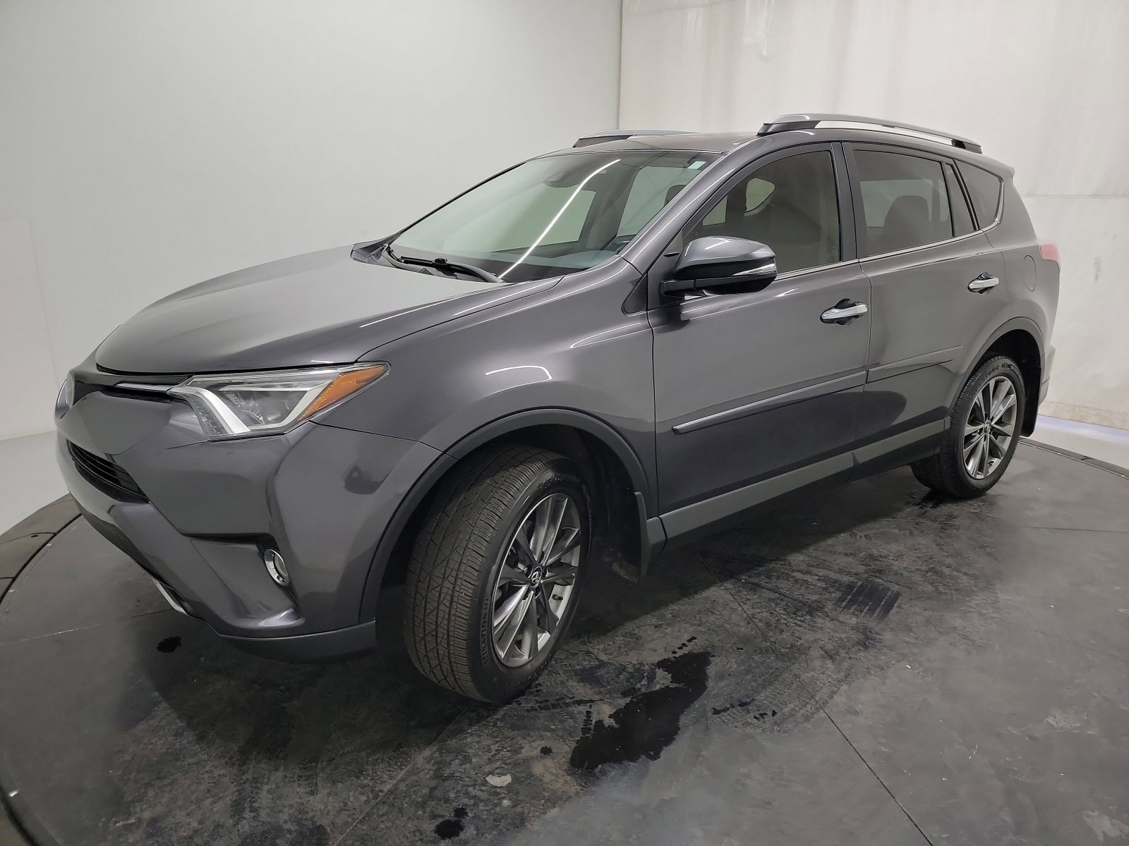 Used 2018 Toyota RAV4 Limited image 3