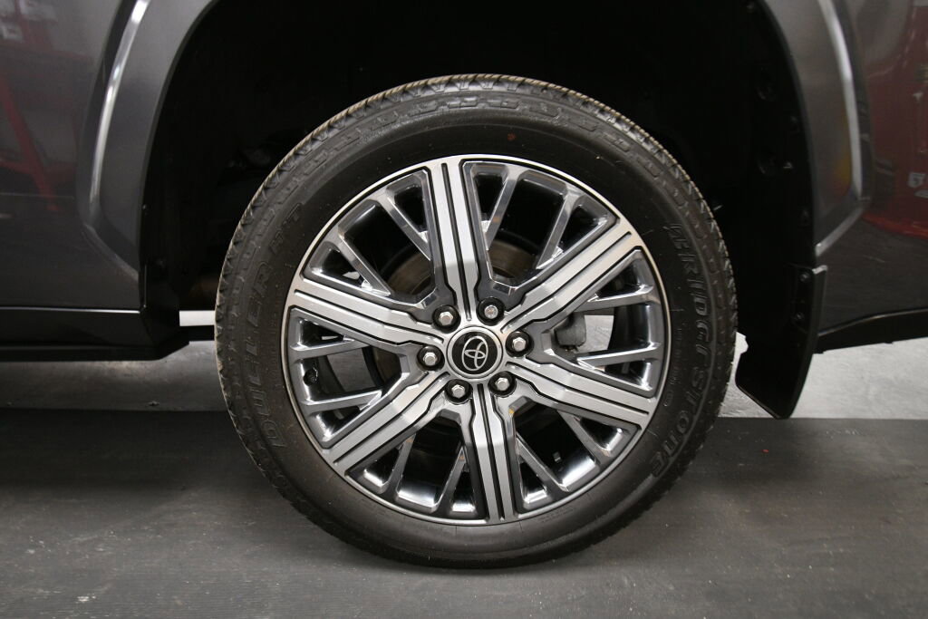 Certified 2024 Toyota Sequoia Capstone image 34