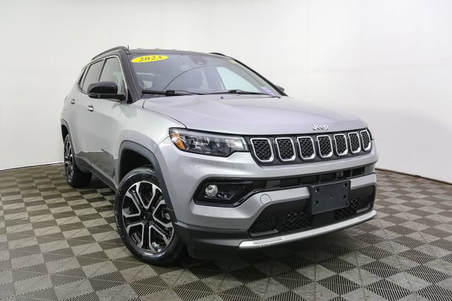 Used 2023 Jeep Compass Limited AWD/4WD image 3