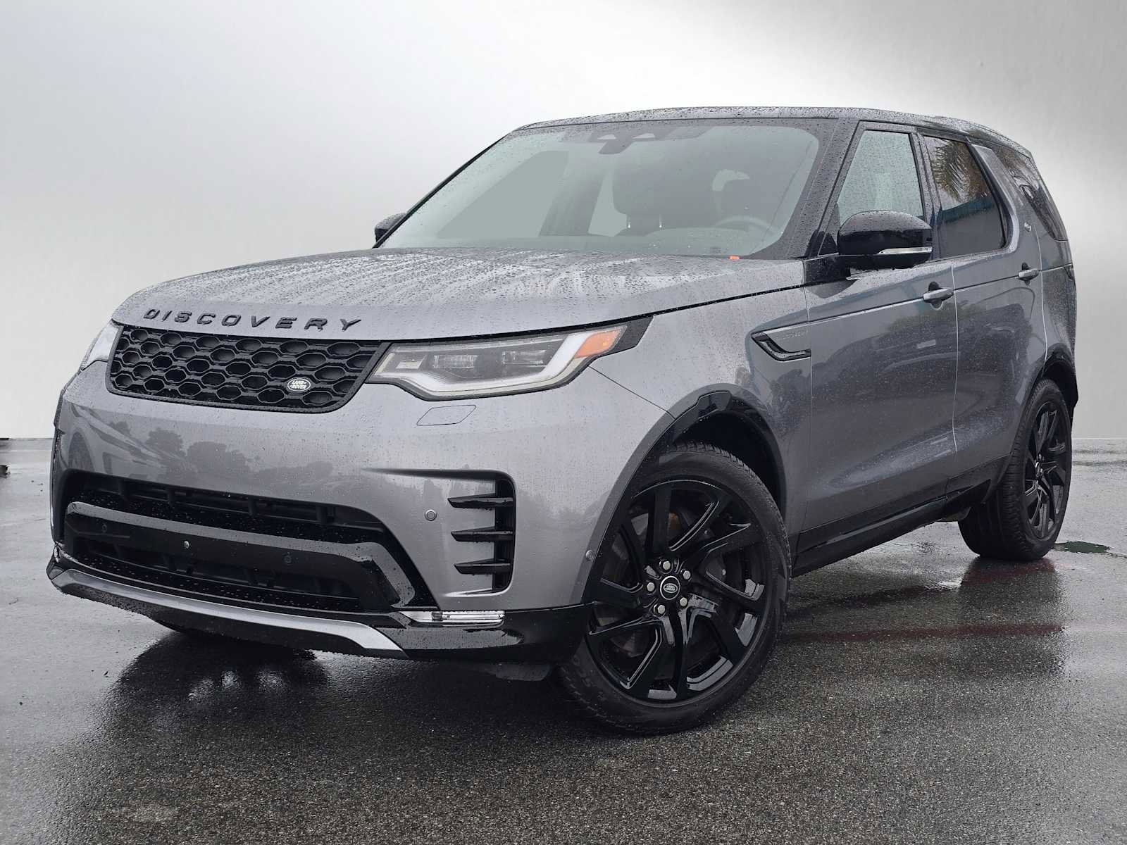 Used 2025 Land Rover Discovery Dynamic SE image 1