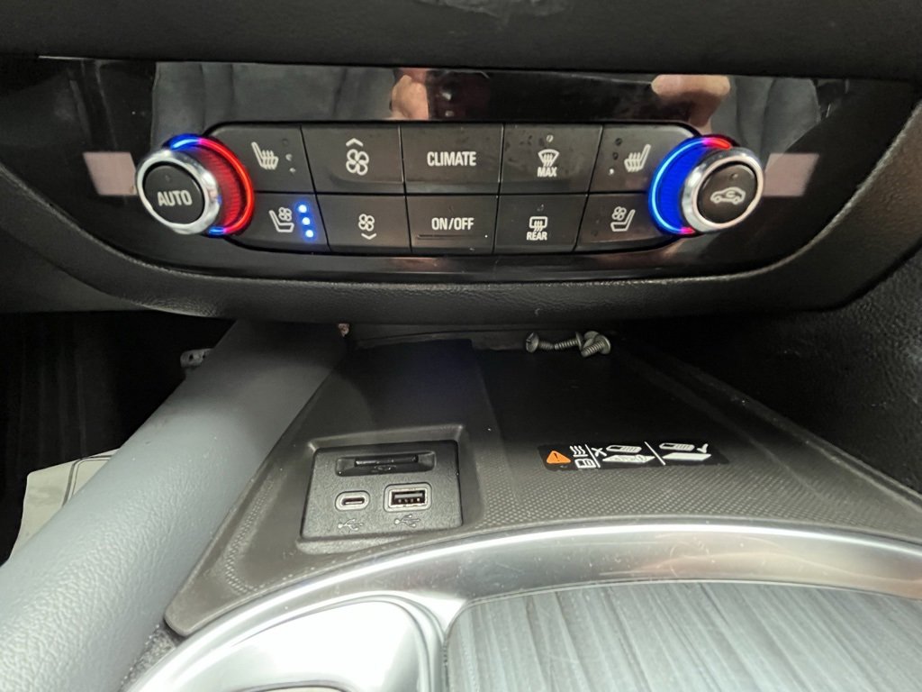 Used 2024 Buick Enclave Premium image 8