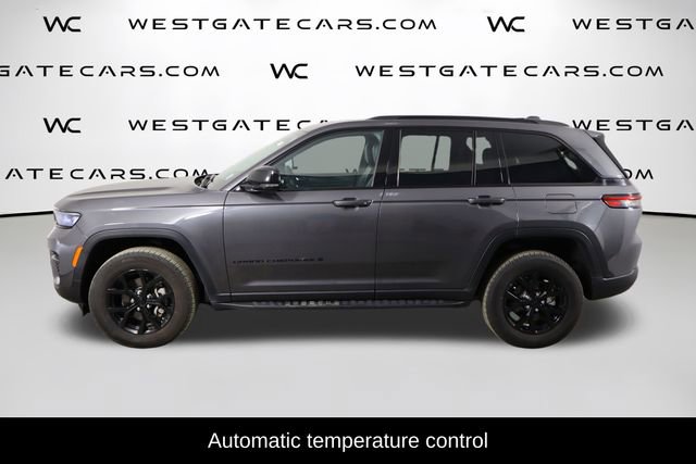 Used 2024 Jeep Grand Cherokee Altitude RWD image 5