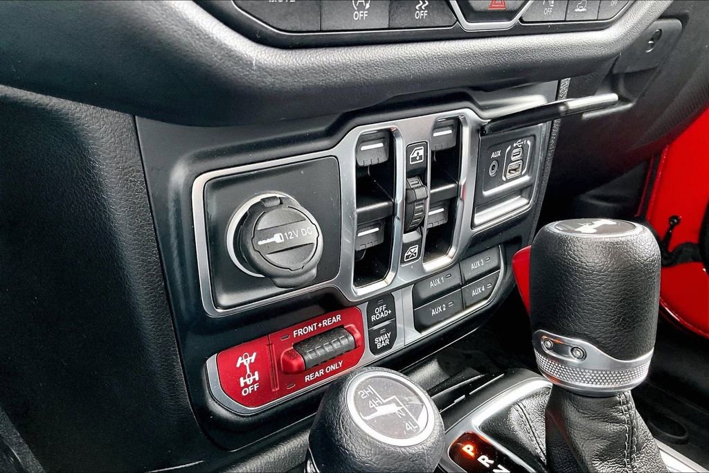 Used 2024 Jeep Wrangler Unlimited Rubicon w/ Technology Group AWD/4WD image 32