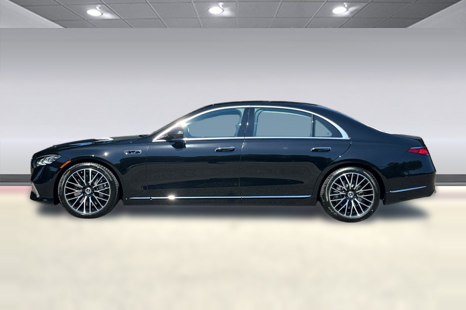 New 2027 Mercedes-Benz S 580 4MATIC Sedan image 2