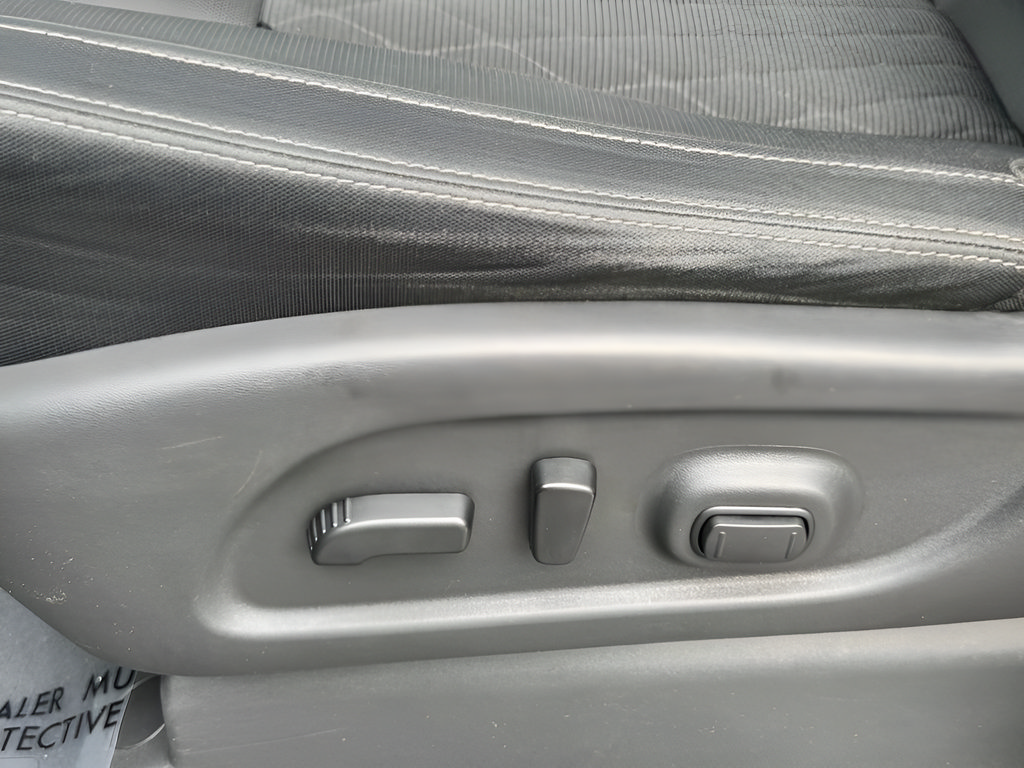 Used 2017 Nissan Titan SV AWD/4WD image 24