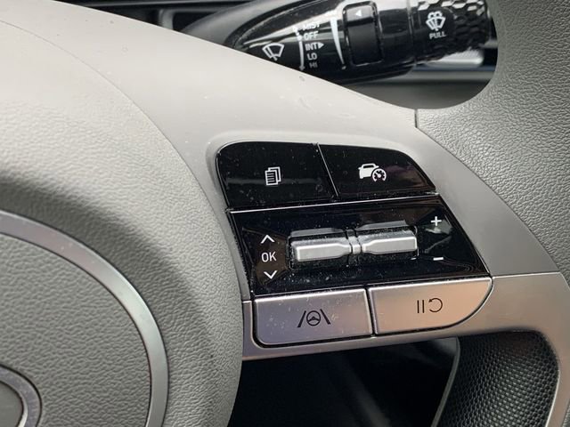 Used 2024 Hyundai Elantra SEL image 28