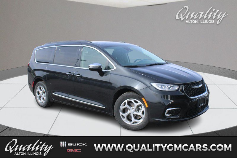 Used 2023 Chrysler Pacifica Limited FWD image 1