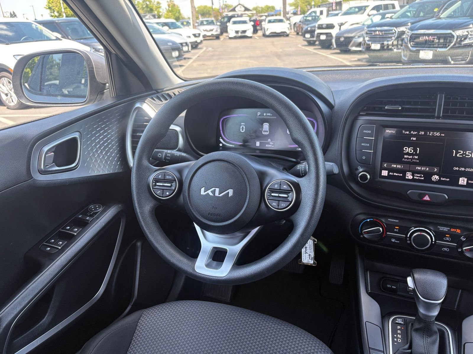 Used 2025 Kia Soul LX w/ LX Technology Package FWD image 32