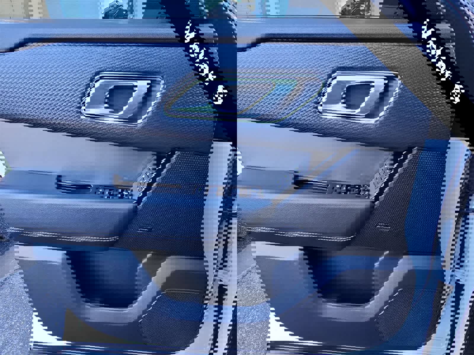 Used 2020 Land Rover Range Rover Velar S image 28