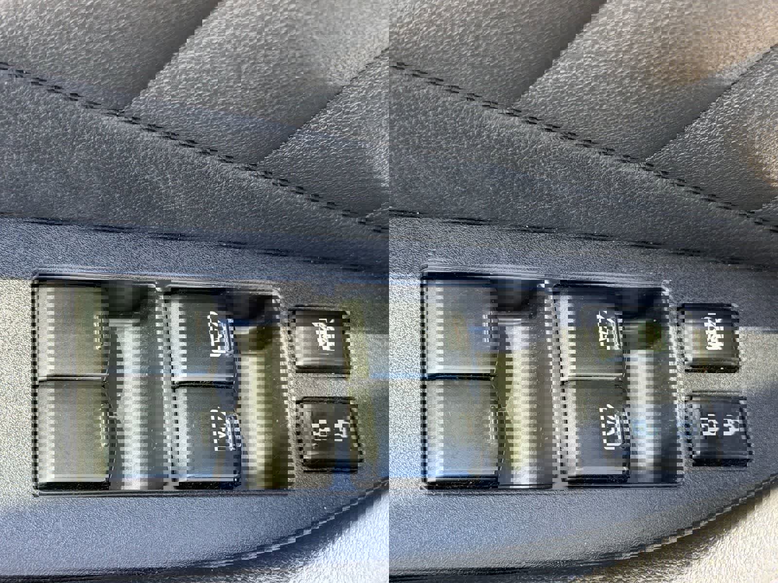 Used 2016 INFINITI QX70 2WD w/ Premium Package image 6