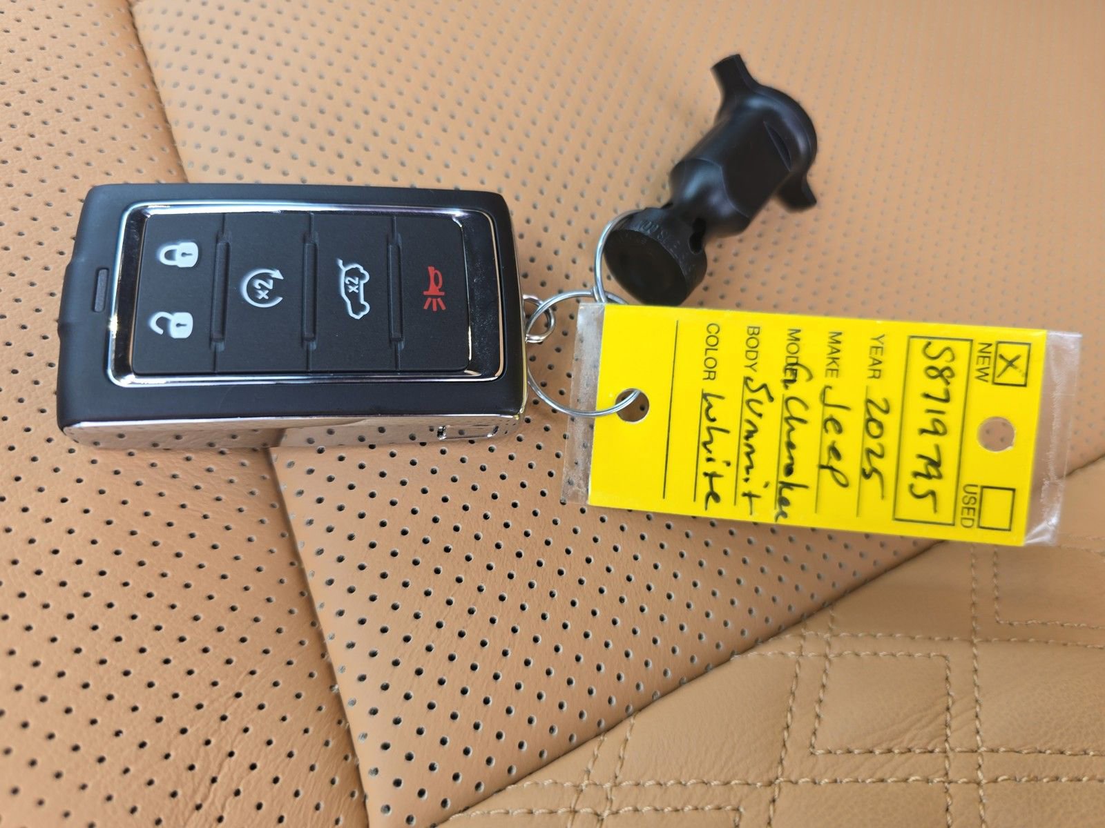 New 2025 Jeep Grand Cherokee L Summit w/ Obsidian Package image 37