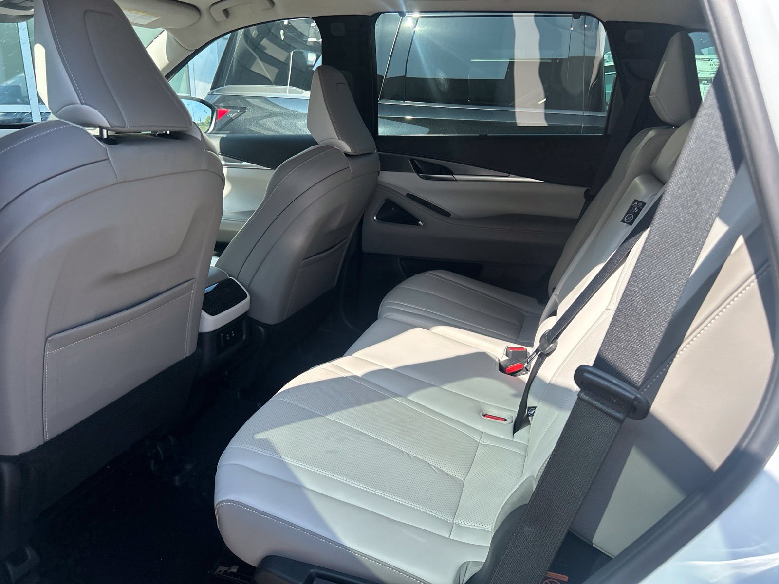 Certified 2026 INFINITI QX60 Luxe w/ Cargo Package AWD/4WD image 9