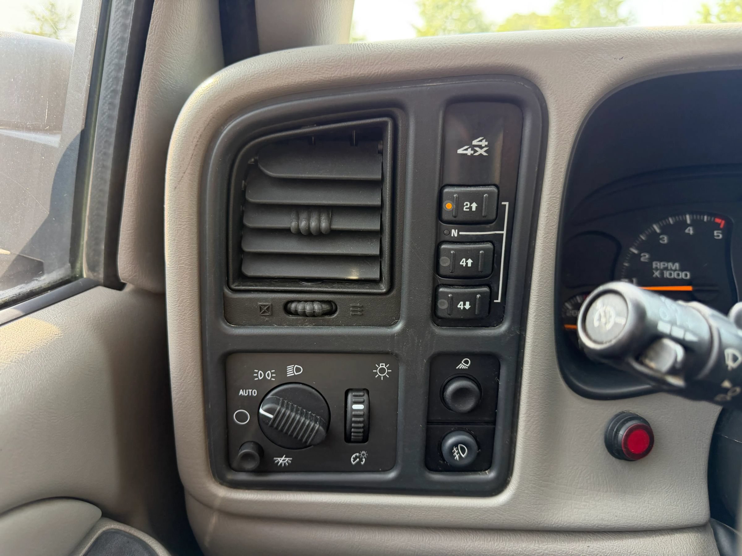 Used 2006 Chevrolet Silverado 2500 LT w/ Heavy-Duty Power Package AWD/4WD image 26