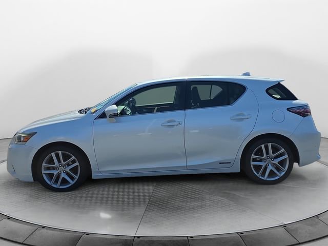 Used 2016 Lexus CT 200h image 2