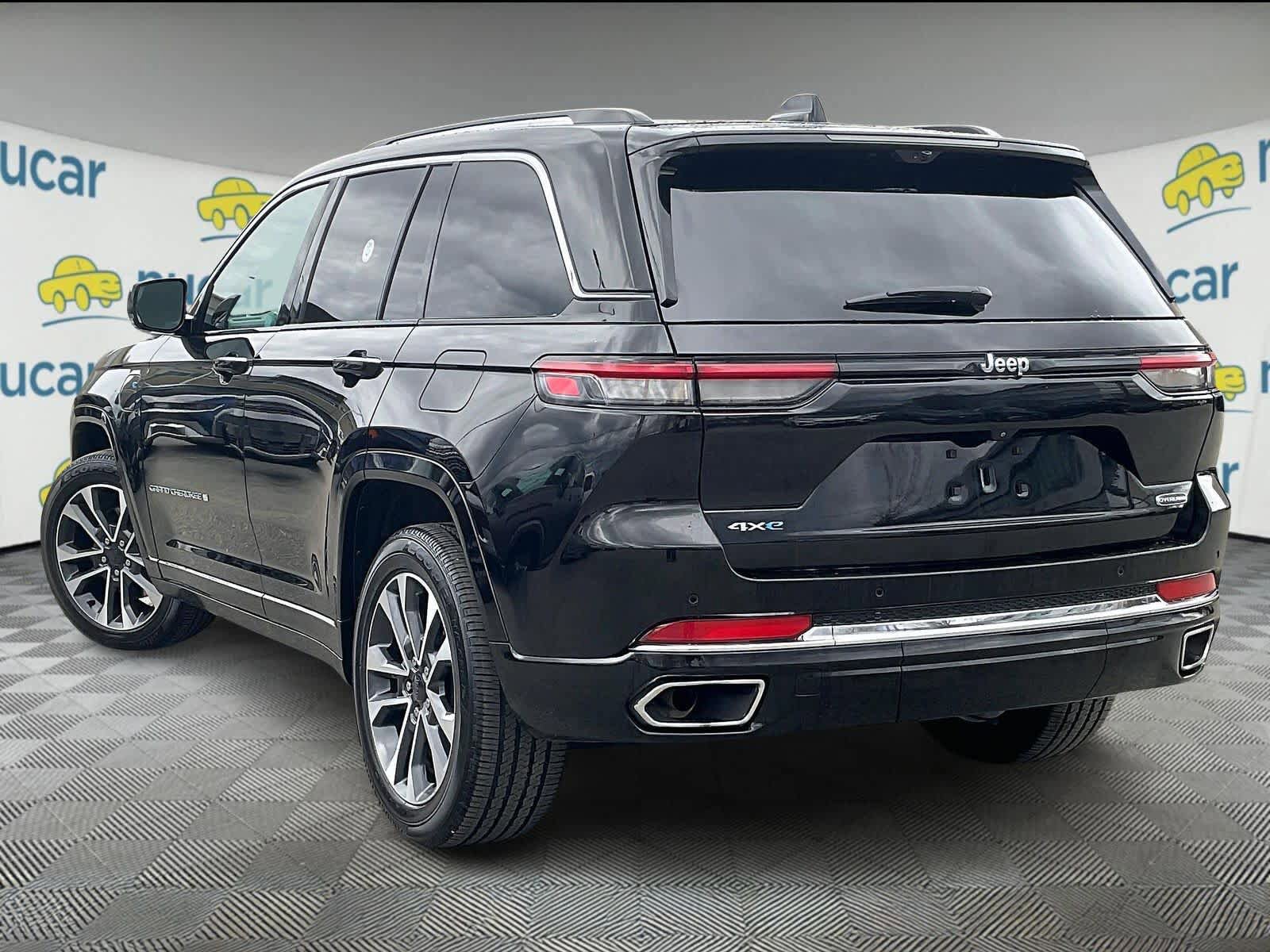 Used 2023 Jeep Grand Cherokee Overland w/ Luxury Tech Group IV AWD/4WD image 4