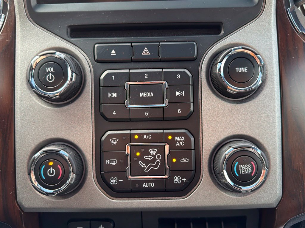 Used 2015 Ford F250 Lariat w/ Lariat Ultimate Package AWD/4WD image 42