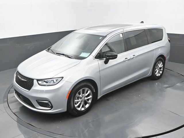 Used 2026 Chrysler Pacifica Limited FWD image 31