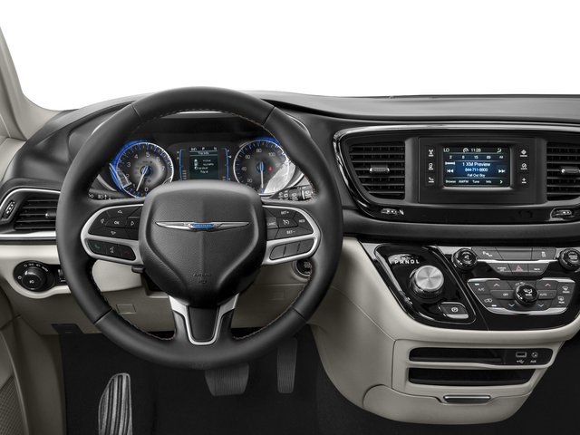 Used 2017 Chrysler Pacifica Touring-L FWD image 10