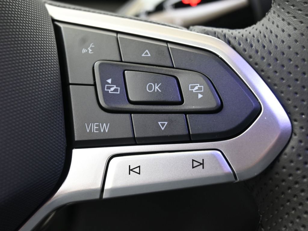 New 2026 Volkswagen Tiguan SE R-Line image 25