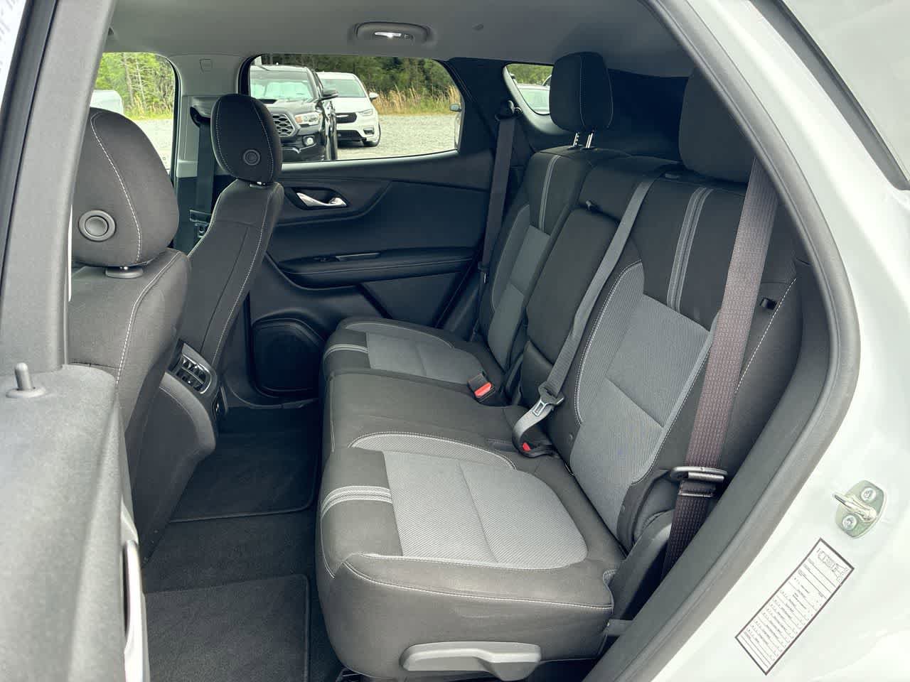 Used 2025 Chevrolet Blazer LT FWD image 23