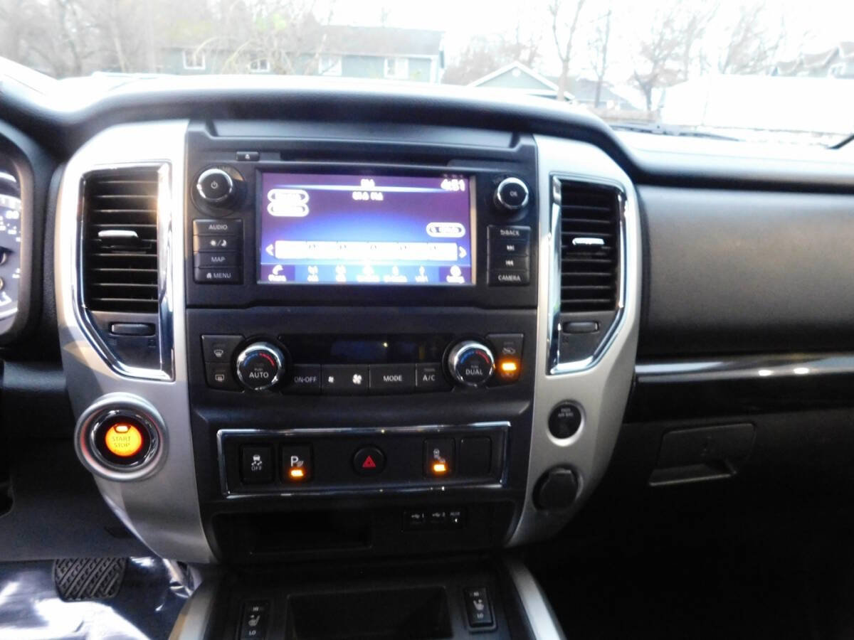 Used 2019 Nissan Titan SV w/ SV Convenience Package image 11