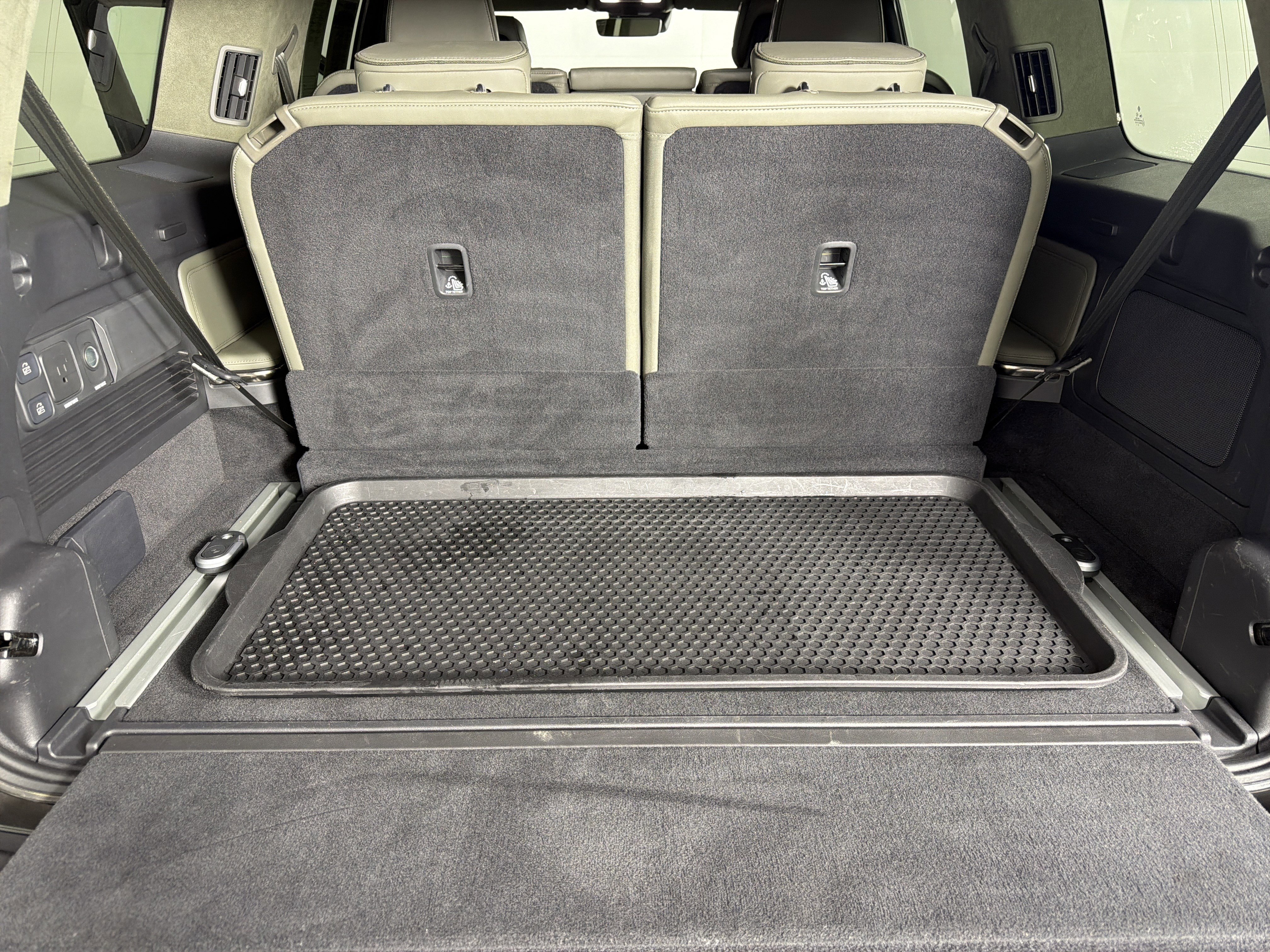 Used 2023 Rivian R1S Launch Edition image 27