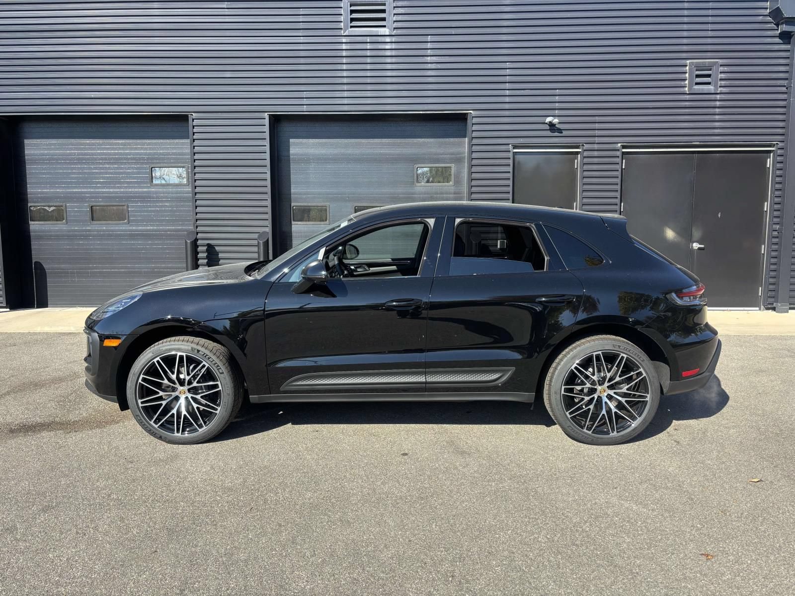 Used 2026 Porsche Macan AWD/4WD image 7