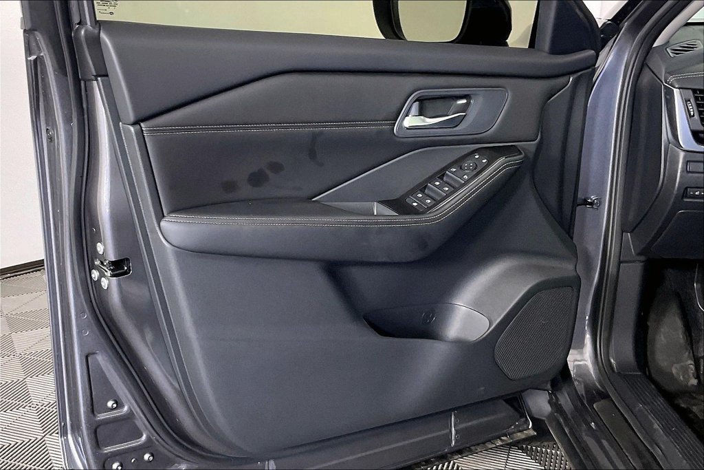 New 2026 Nissan Rogue Dark Armor FWD image 33