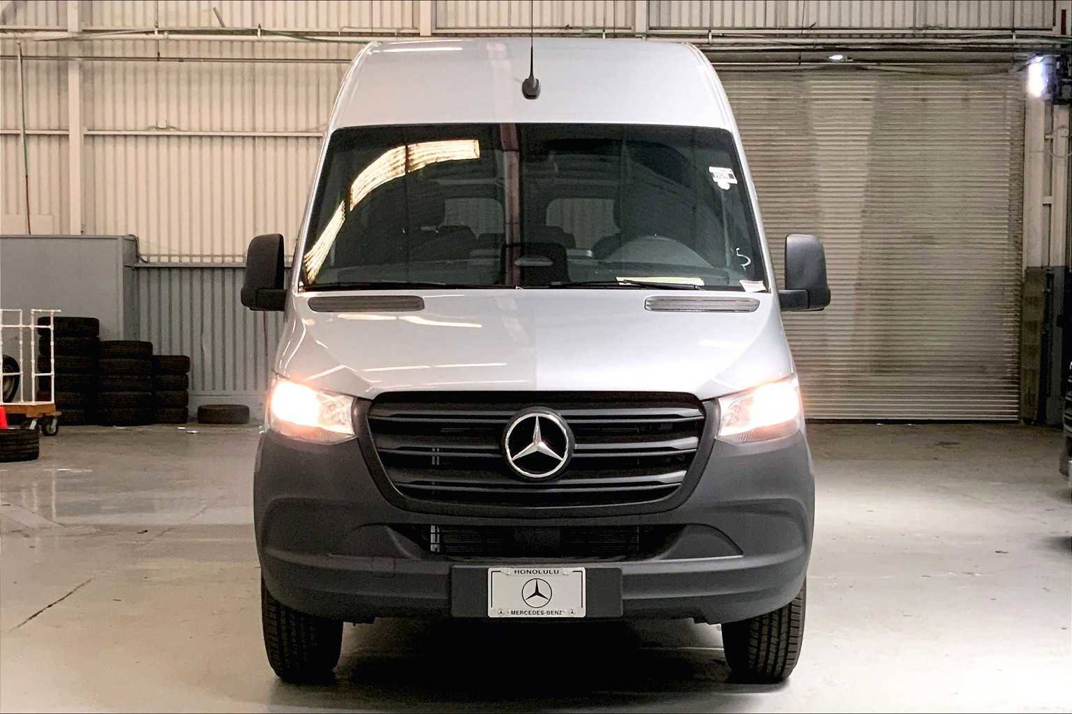 Used 2025 Mercedes-Benz Sprinter 2500 image 2