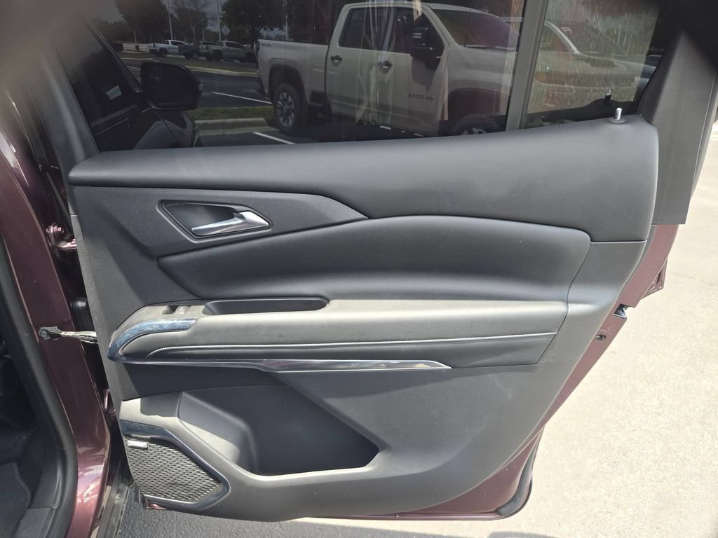 Used 2024 Chevrolet Traverse LT w/ Enhanced Driving Package FWD image 18
