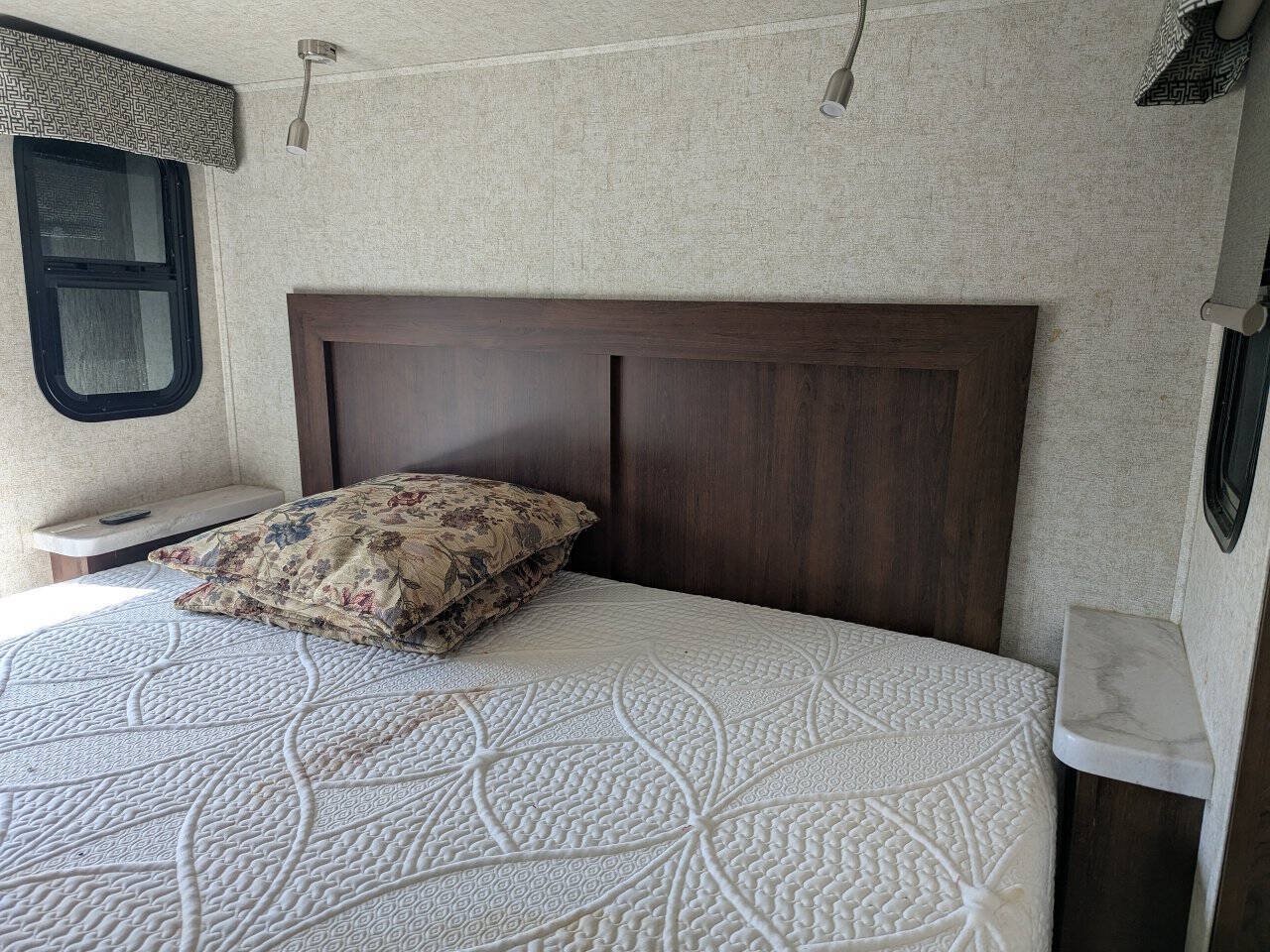 Used 2018 Ford E-450 and Econoline 450 Super Duty w/ Motorhome Prep Package RWD image 27