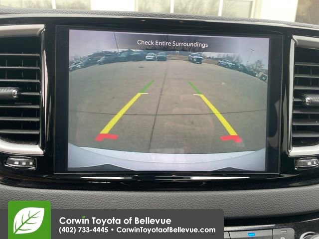 Used 2024 Chrysler Pacifica Touring-L image 19