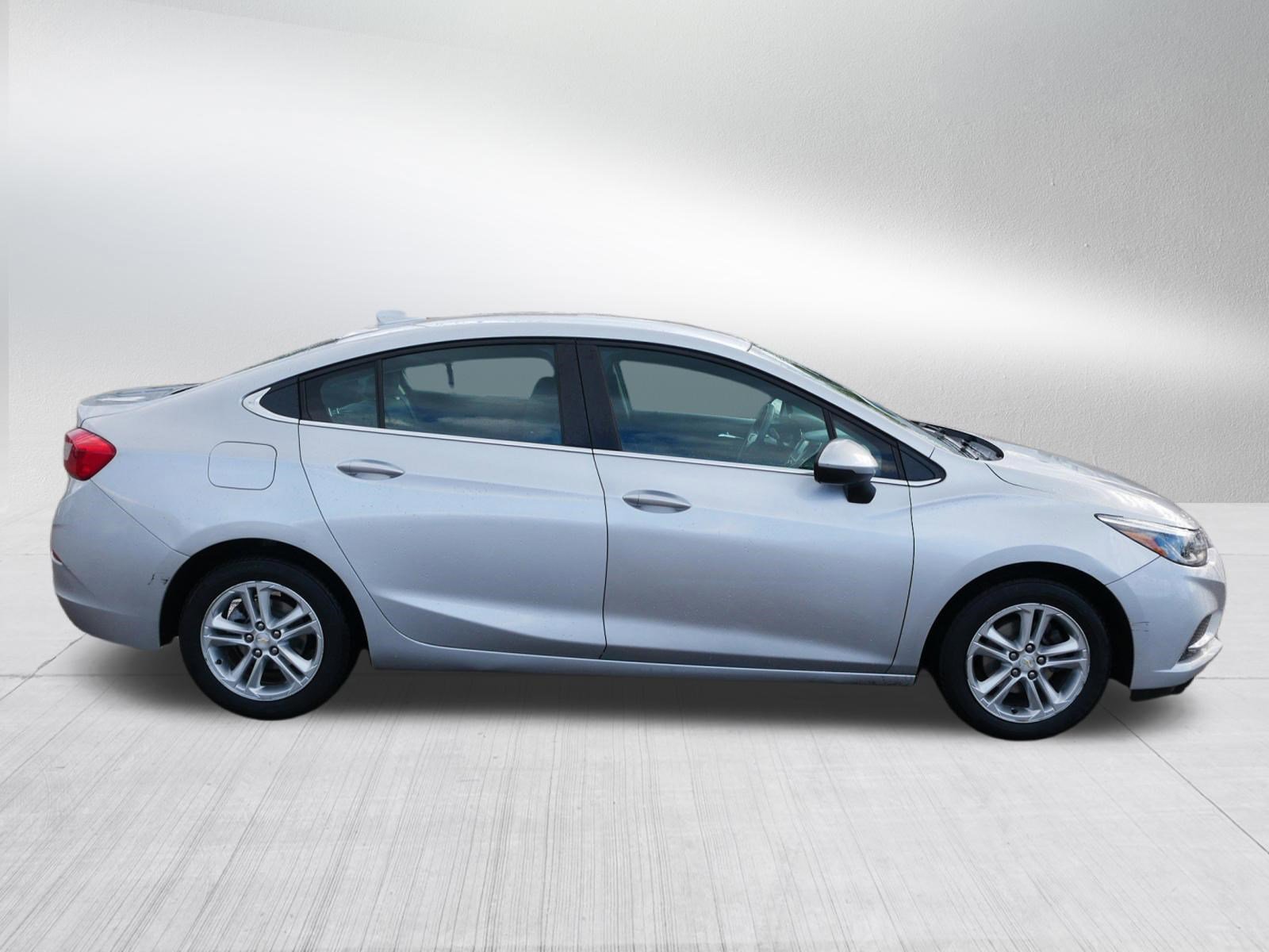 Used 2017 Chevrolet Cruze LT FWD image 8